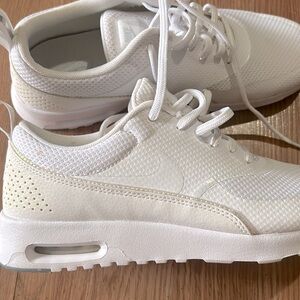 Nike Women's Athletic Shoes - White